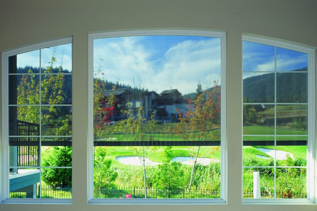 what is a retractable screen