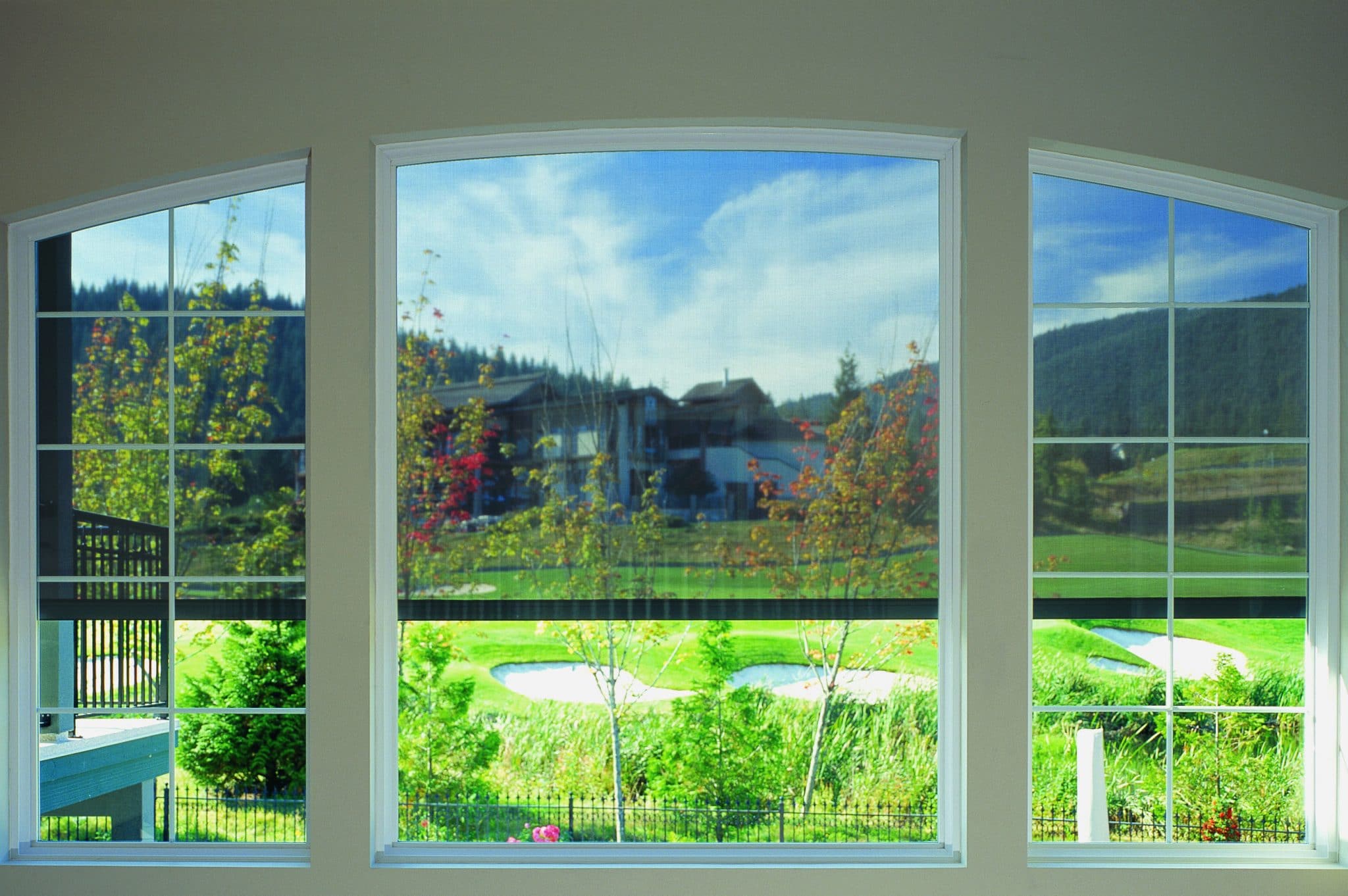 what is a retractable screen